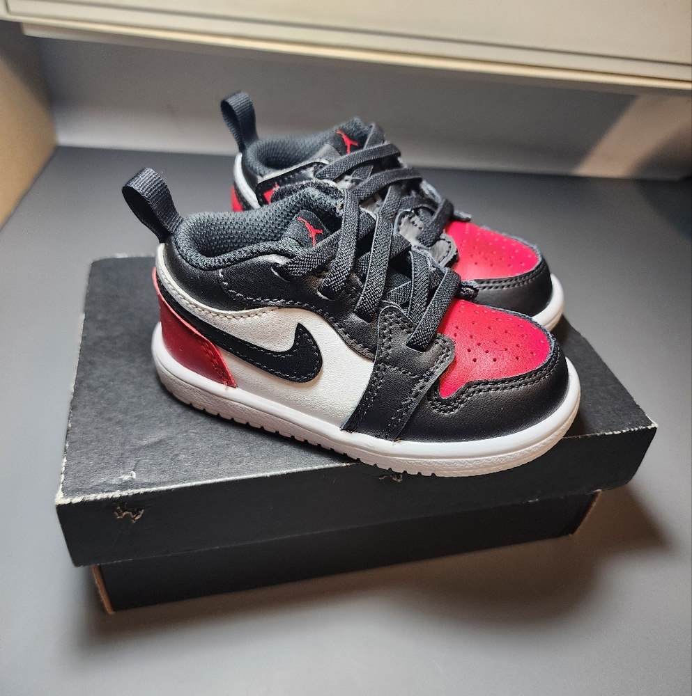 Jordan 1 Low AltBlack Toe (TD)6c